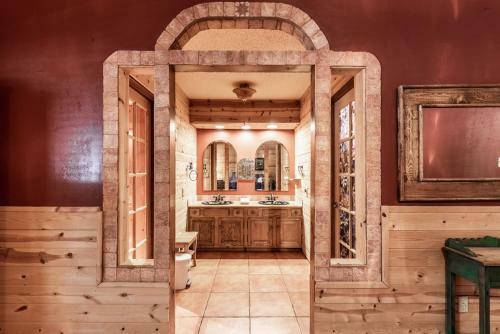Whispering Pines Lodge