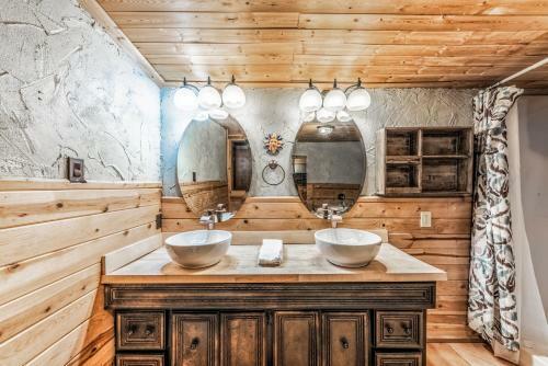 Whispering Pines Lodge