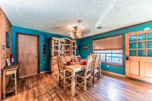 Whispering Pines Lodge