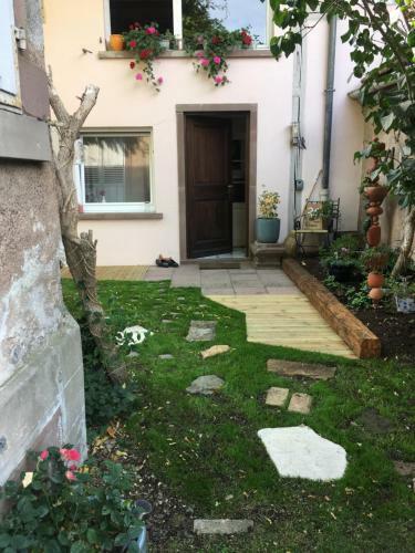 Hostal Le Rez De Jardin