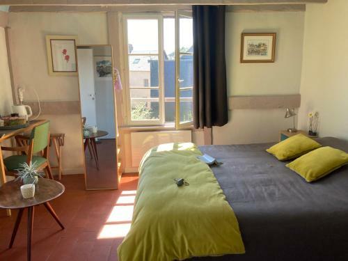 Hostal Chambres Chez L'habitant Capucine