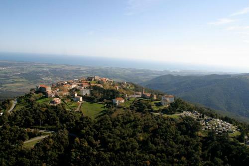 Discret, Apaisant, Calme Entre Mer Et Montagne