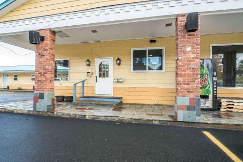 Motel Rodeway Inn - Bellows Falls