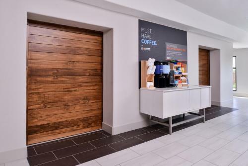 Holiday Inn Express Hotel & Suites Elgin