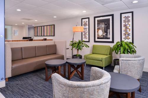 Holiday Inn Express Hotel & Suites Elgin