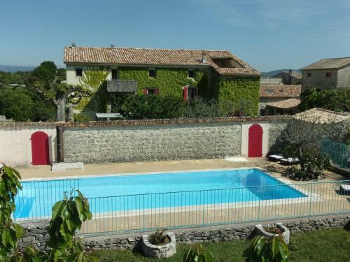 Apartamento Mas Ard�chois Le Pousta *** Piscine Chauff�e