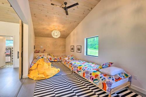 Luxe And Modern Home 30mi To Saratoga Springs!