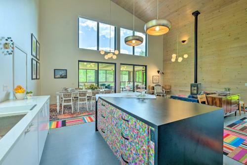 Luxe And Modern Home 30mi To Saratoga Springs!