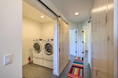 Luxe And Modern Home 30mi To Saratoga Springs!