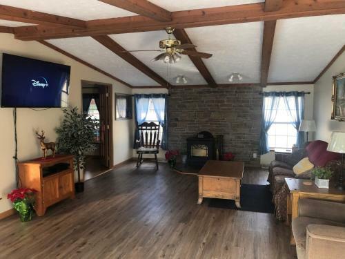 Cozy Getaway Cottage - Catskills Peaceful Hideaway
