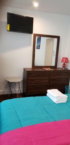 Home Away Holiday Suite