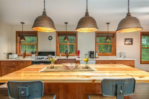Cabin Glamping Chef's Kitchen New Build