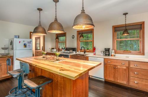 Cabin Glamping Chef's Kitchen New Build