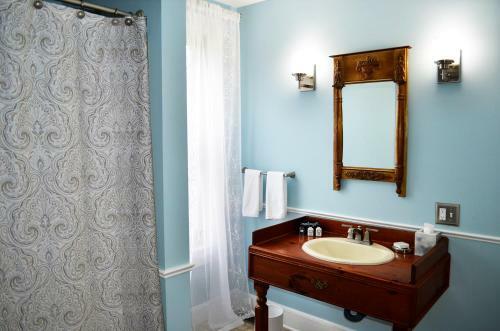 John Henry Bed & Breakfast