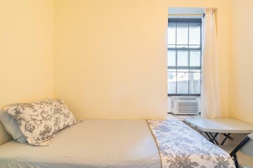 Hostal Empire Blvd Guest House