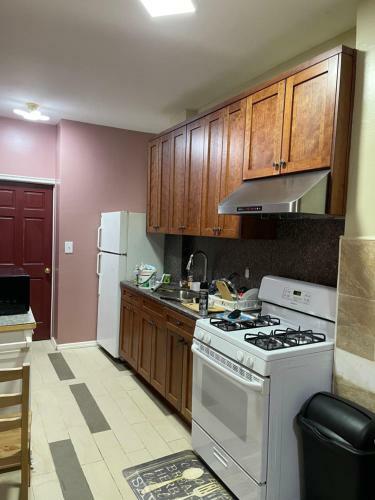 Apartment For 6 Guests Near Subway