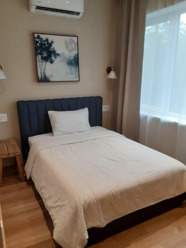 Bright Renovated Room With Its Own Bathroom