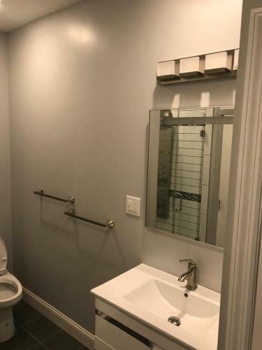 Halsey Manor: Luxurious 2-bedroom Apartment