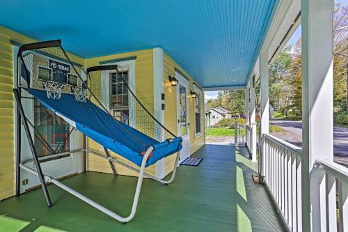 Riverfront Delhi Family Retreat With Game Room