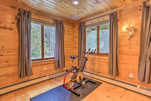 Cozy Couples Cabin Hike, Dine, Fish, And More!