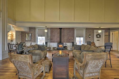 Unique Pet Friendly Home - 3 Mi To Dundee Wineries