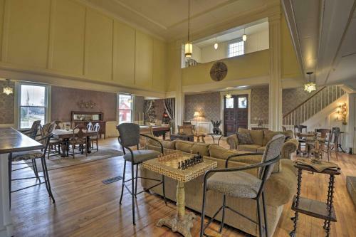 Unique Pet Friendly Home - 3 Mi To Dundee Wineries