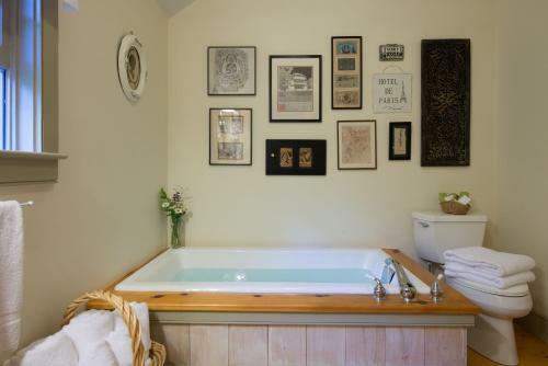 Bed & Breakfast Inn At Silver Maple Farm