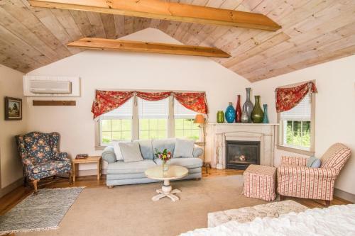 Bed & Breakfast Inn At Silver Maple Farm