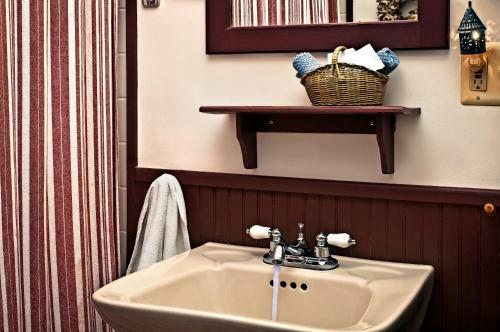 Bed & Breakfast Inn At Silver Maple Farm