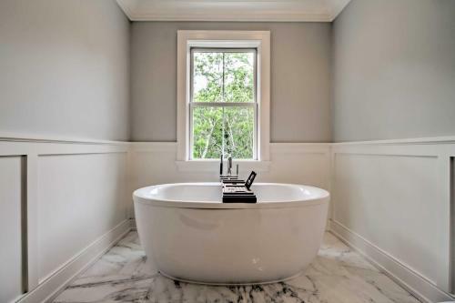Luxury East Hampton Home With Private Saltwater Pool!