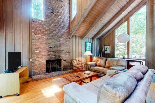 Sunny East Hampton Saltbox