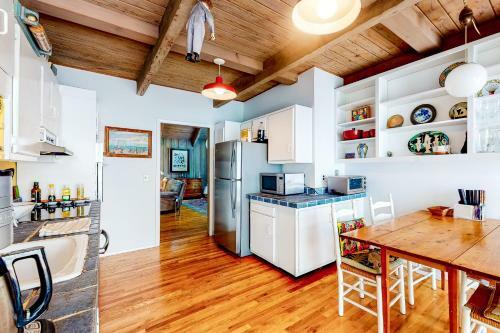 Sunny East Hampton Saltbox