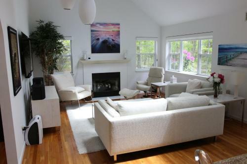Villa Baloch- W/ Sparkling Heated Pool