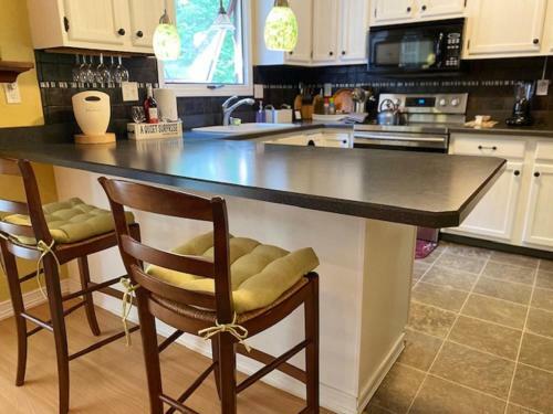 Quiet Surprise In The Suburbs-gardens & Sunroom
