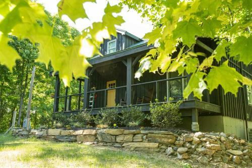 Clermont Cabin: A Quiet, Private Couples Retreat