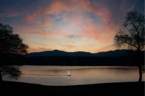 Clermont Cabin: A Quiet, Private Couples Retreat