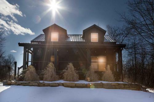 Clermont Cabin: A Quiet, Private Couples Retreat