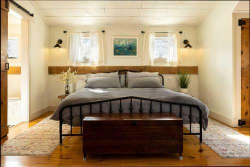 Clermont Cabin: A Quiet, Private Couples Retreat