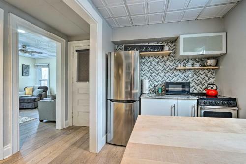 Apartamento Victorian Apt With Balcony Near Lake George!