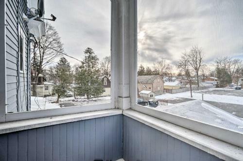Apartamento Victorian Apt With Balcony Near Lake George!