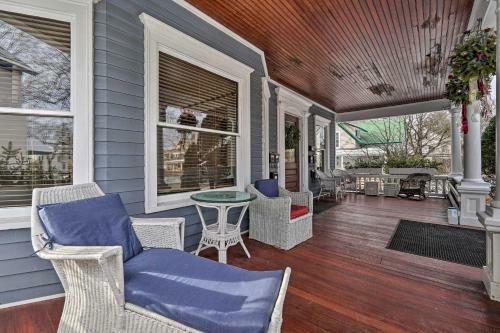 Apartamento Victorian Apt With Balcony Near Lake George!