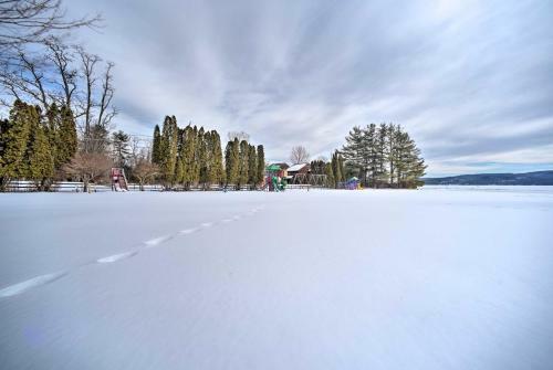 Apartamento Modern Apt Near Lake George - Walk To Beach!
