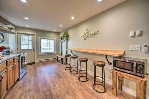Apartamento Modern Apt Near Lake George - Walk To Beach!