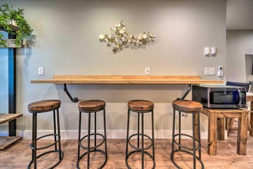 Apartamento Modern Apt Near Lake George - Walk To Beach!