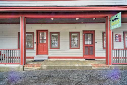 Apartamento Modern Apt Near Lake George - Walk To Beach!