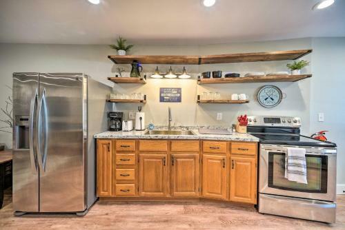 Apartamento Modern Apt Near Lake George - Walk To Beach!