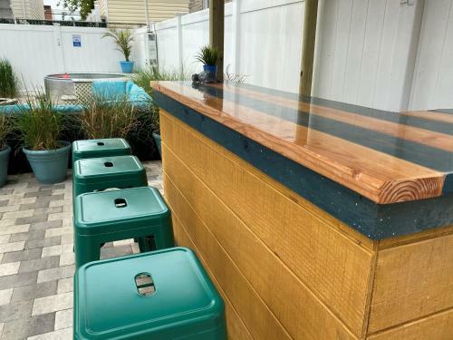 Beach Bum's Paradise With Tiki Bar And Plunge Pool!