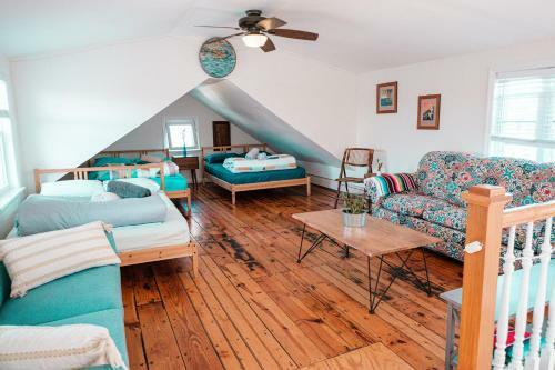 Beach Bum's Paradise With Tiki Bar And Plunge Pool!