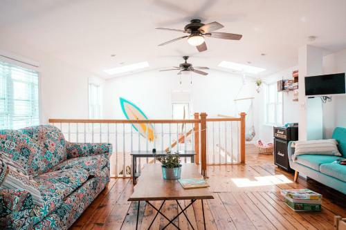 Beach Bum's Paradise With Tiki Bar And Plunge Pool!