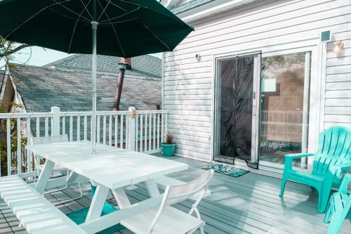 Beach Bum's Paradise With Tiki Bar And Plunge Pool!